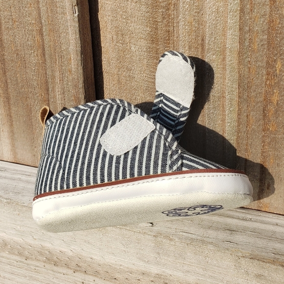 OSHKOSH | Chambray Striped Baby Shoes - Picture 4 of 6